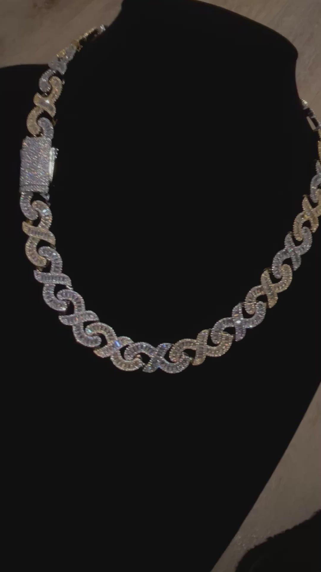 VVS EMERALD TWO TONE INFINITY LINK CHAIN