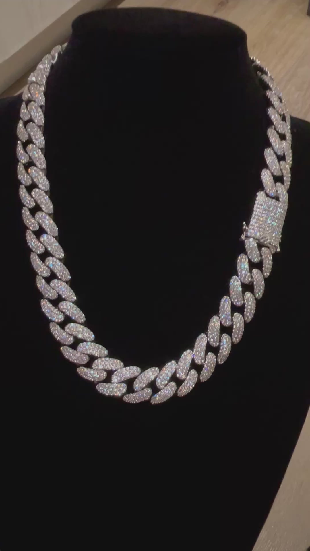 VVS WHITE GOLD CUBAN LINK CHAIN